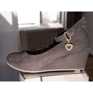 Jellypop Kids Girls Black Wedges w/ Ankle Strap & Heart Charms - Size 1 M